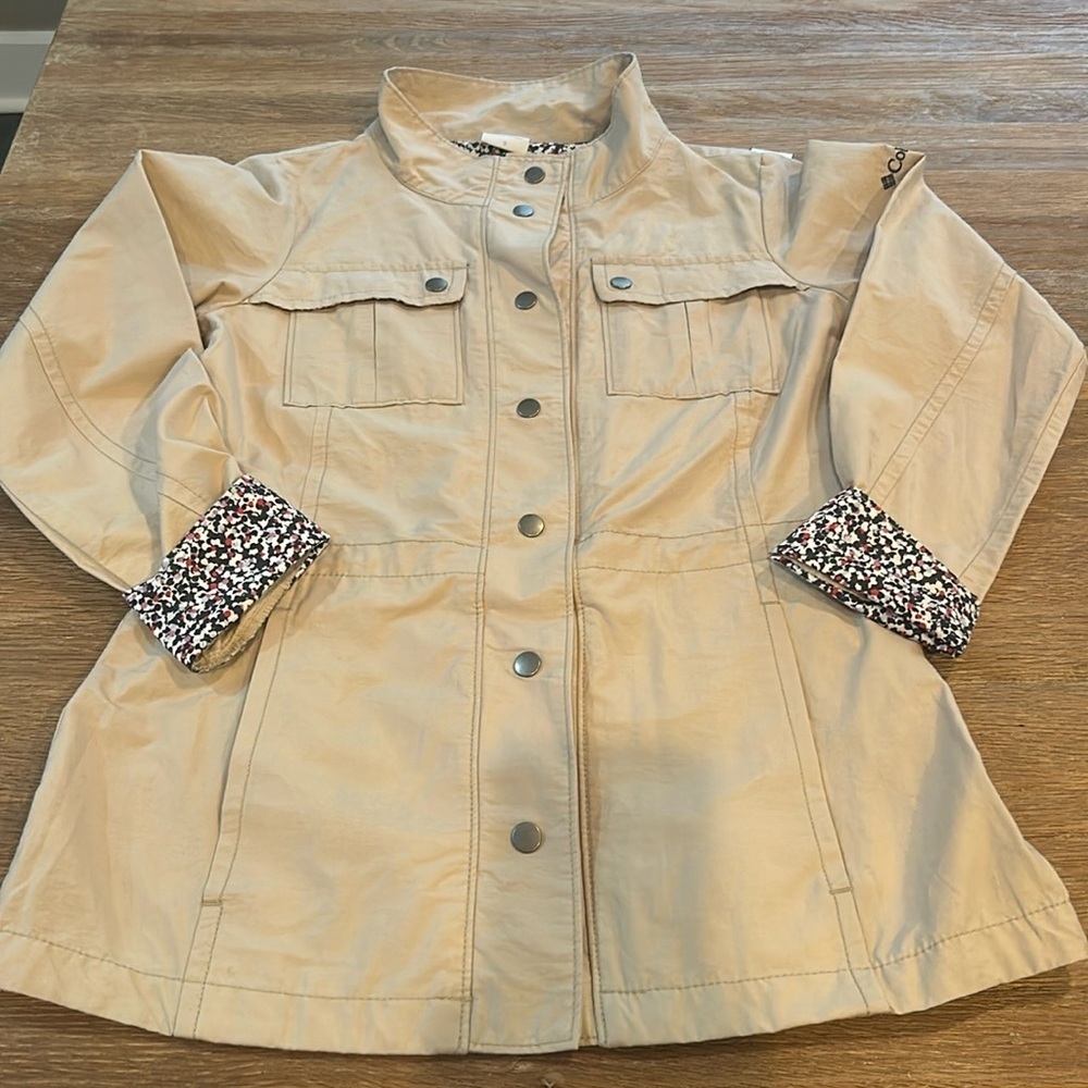 Columbia Woman’s Tan Lightweight Jacket size small